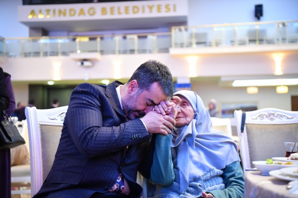 AK Parti Ankara İl Başkanı Hakan Han Özcan şehit aileleri ile bir araya geldi